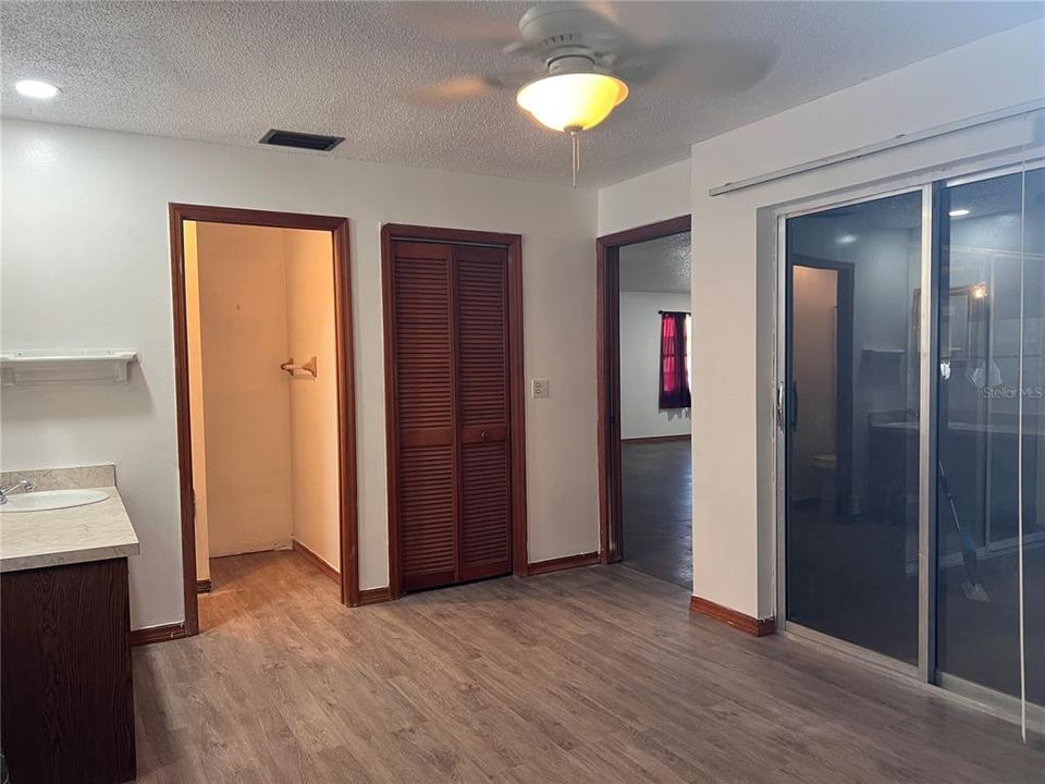 Active With Contract: $1,500 (2 beds, 2 baths, 1300 Square Feet)