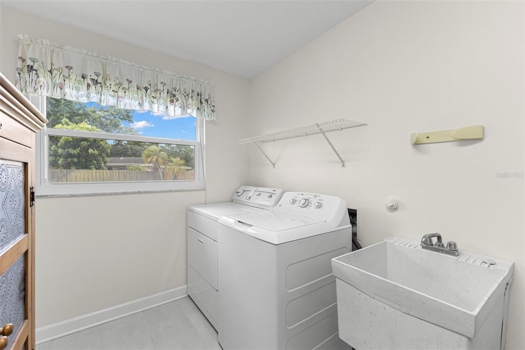 Active With Contract: $689,000 (4 beds, 3 baths, 2291 Square Feet)