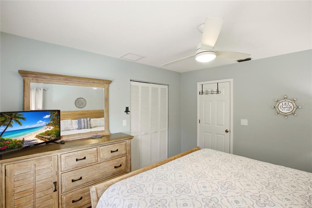 For Sale: $344,000 (3 beds, 2 baths, 2582 Square Feet)