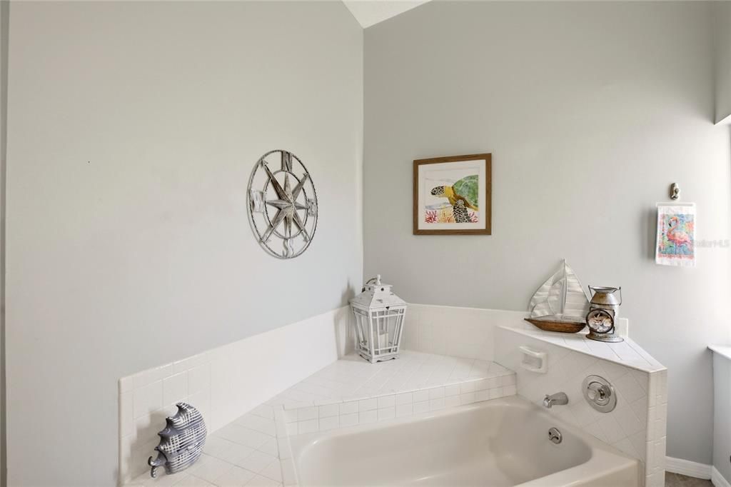 For Sale: $344,000 (3 beds, 2 baths, 2582 Square Feet)