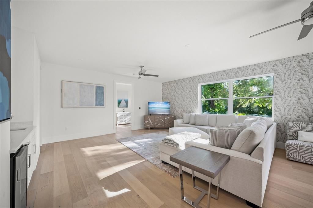 Activo con contrato: $1,890,000 (4 camas, 4 baños, 3554 Pies cuadrados)
