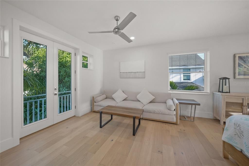 Activo con contrato: $1,890,000 (4 camas, 4 baños, 3554 Pies cuadrados)