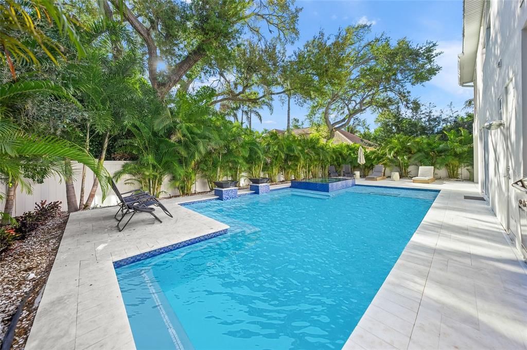 Activo con contrato: $1,890,000 (4 camas, 4 baños, 3554 Pies cuadrados)