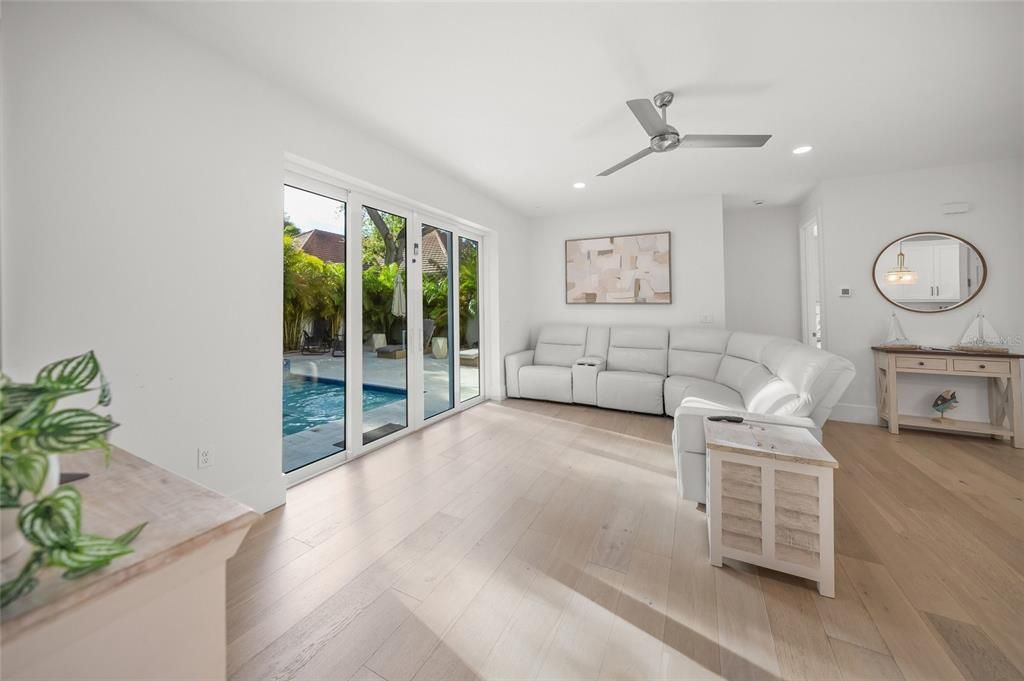 Activo con contrato: $1,890,000 (4 camas, 4 baños, 3554 Pies cuadrados)