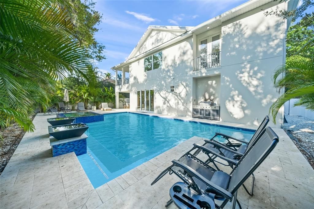 Activo con contrato: $1,890,000 (4 camas, 4 baños, 3554 Pies cuadrados)