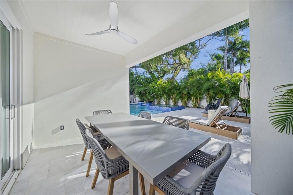 Activo con contrato: $1,890,000 (4 camas, 4 baños, 3554 Pies cuadrados)