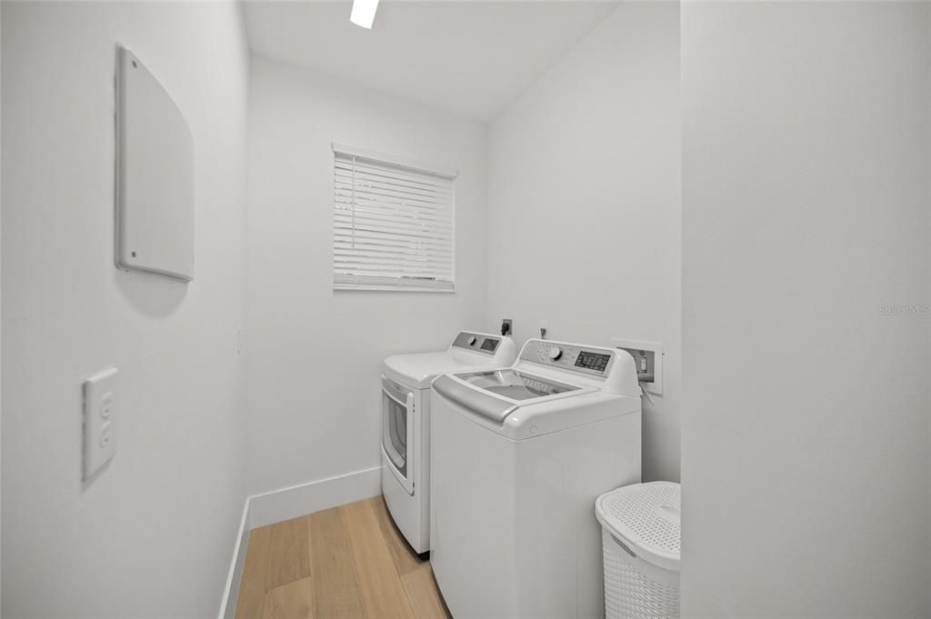 Activo con contrato: $1,890,000 (4 camas, 4 baños, 3554 Pies cuadrados)