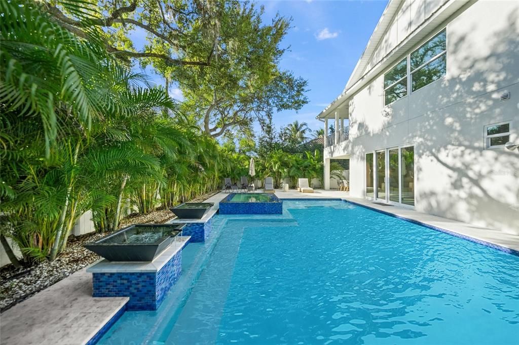 Activo con contrato: $1,890,000 (4 camas, 4 baños, 3554 Pies cuadrados)