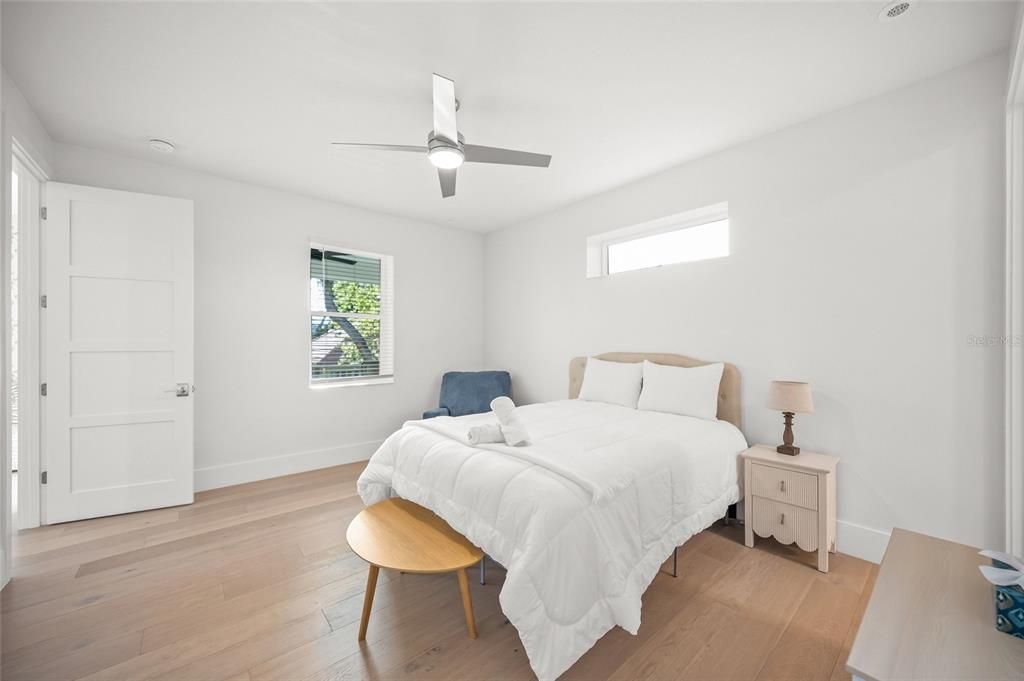 Activo con contrato: $1,890,000 (4 camas, 4 baños, 3554 Pies cuadrados)