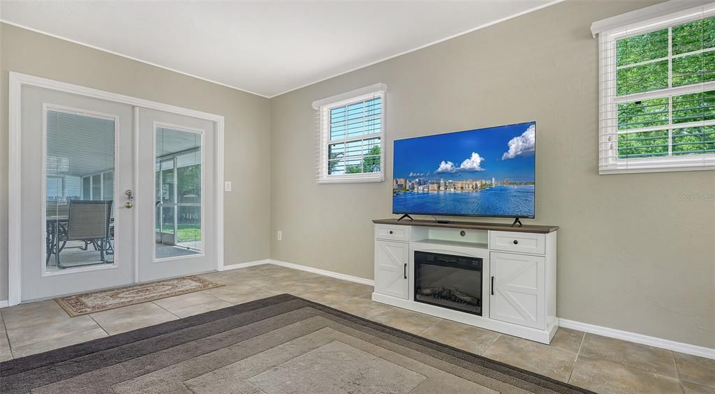 For Sale: $1,299,000 (4 beds, 3 baths, 2580 Square Feet)