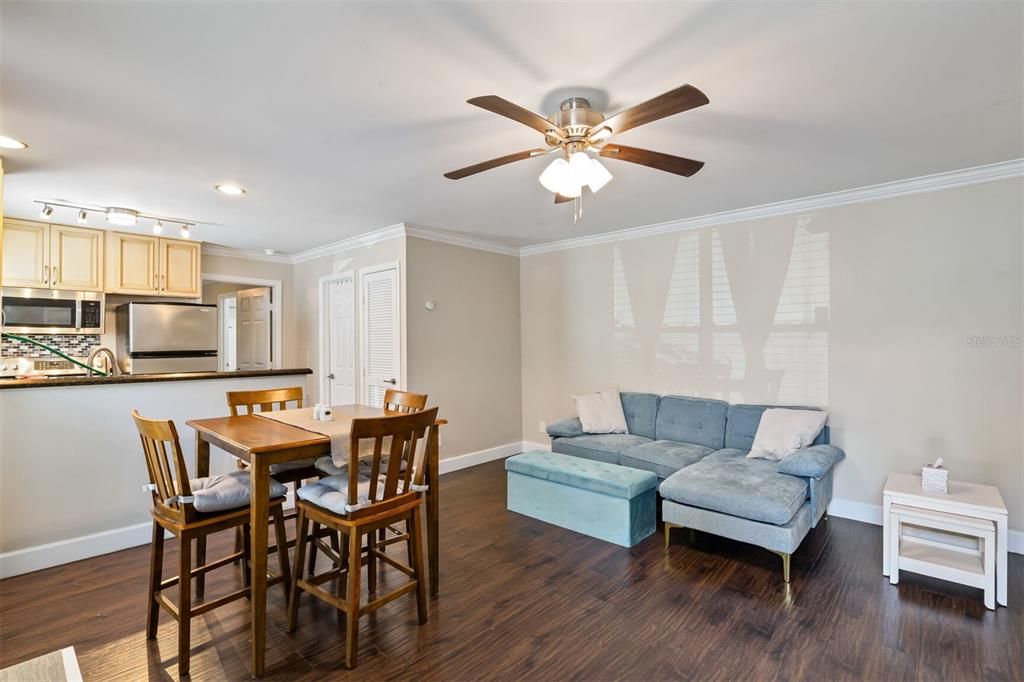 En Renta: $1,325 (2 camas, 2 baños, 800 Pies cuadrados)