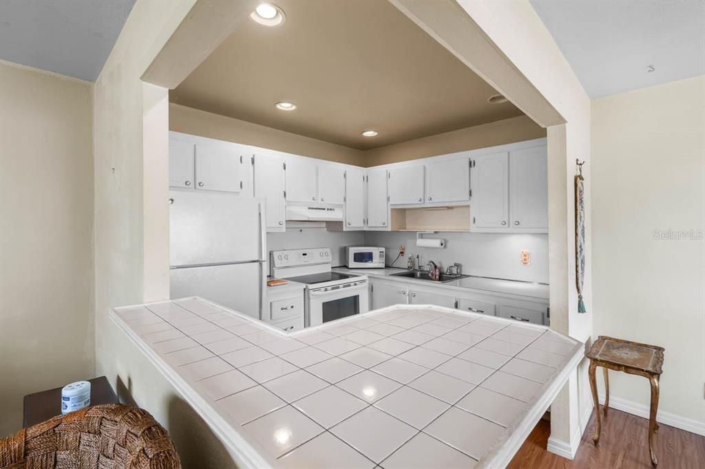 For Sale: $78,500 (1 beds, 1 baths, 800 Square Feet)