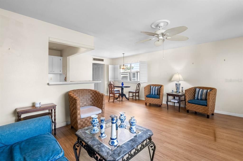 For Sale: $78,500 (1 beds, 1 baths, 800 Square Feet)
