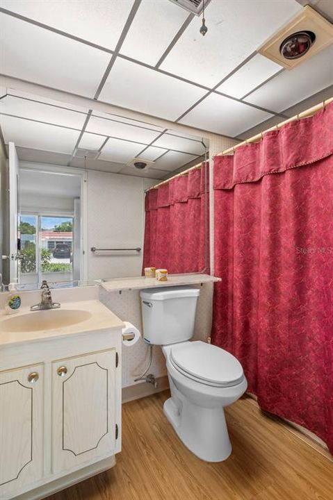 For Sale: $78,500 (1 beds, 1 baths, 800 Square Feet)