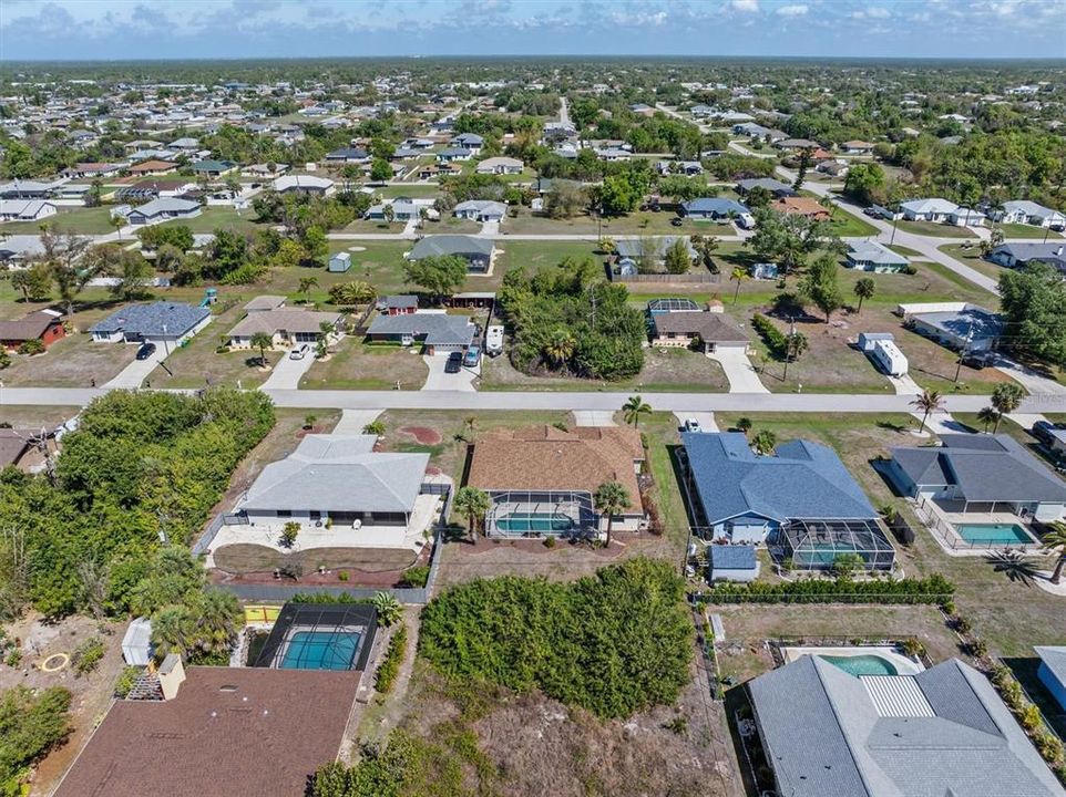 Под контрактом: $425,000 (3 спален, 2 ванн, 2020 Квадратных фут)