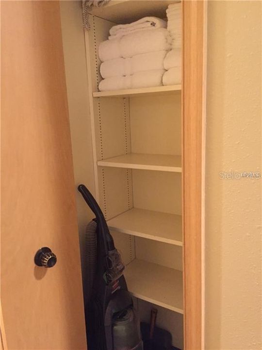 For Rent: $1,300 (0 beds, 1 baths, 610 Square Feet)