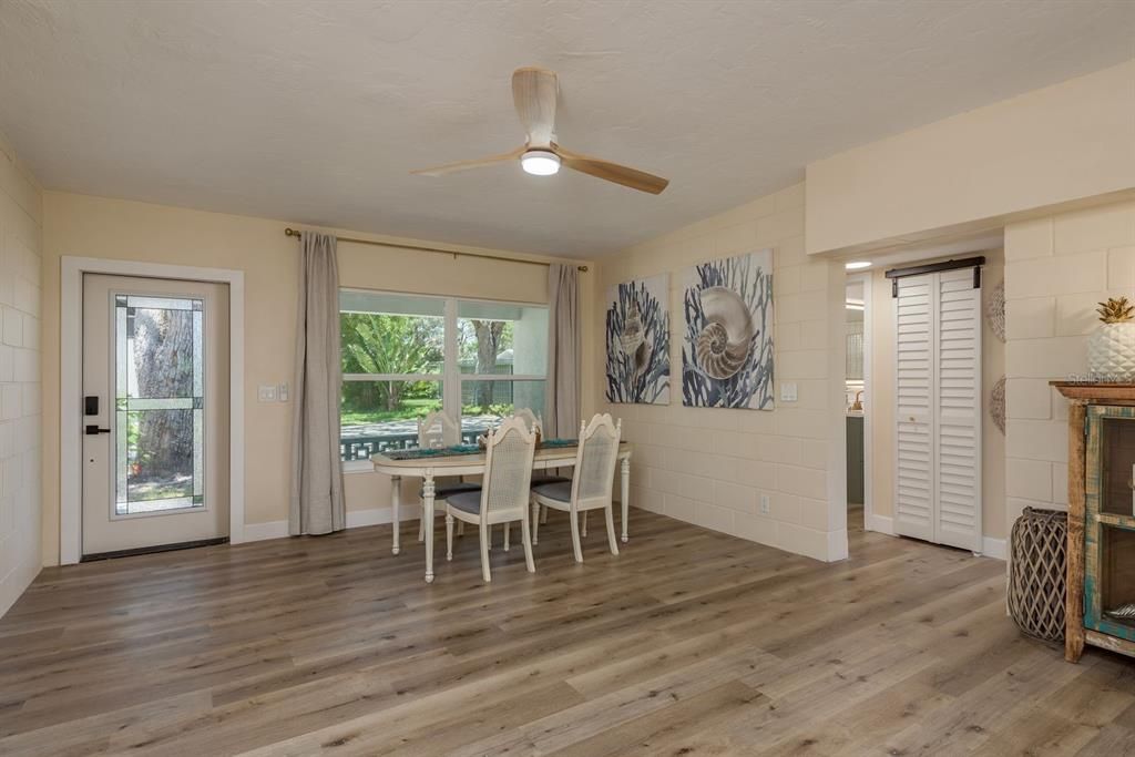 For Sale: $299,000 (2 beds, 1 baths, 1088 Square Feet)