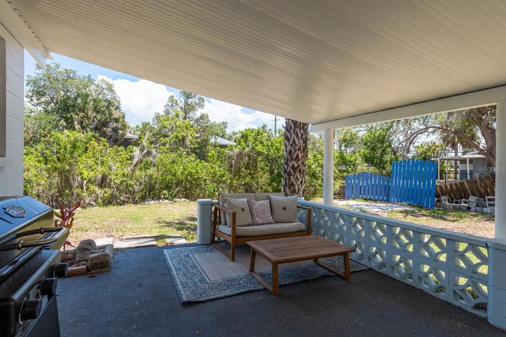 For Sale: $299,000 (2 beds, 1 baths, 1088 Square Feet)