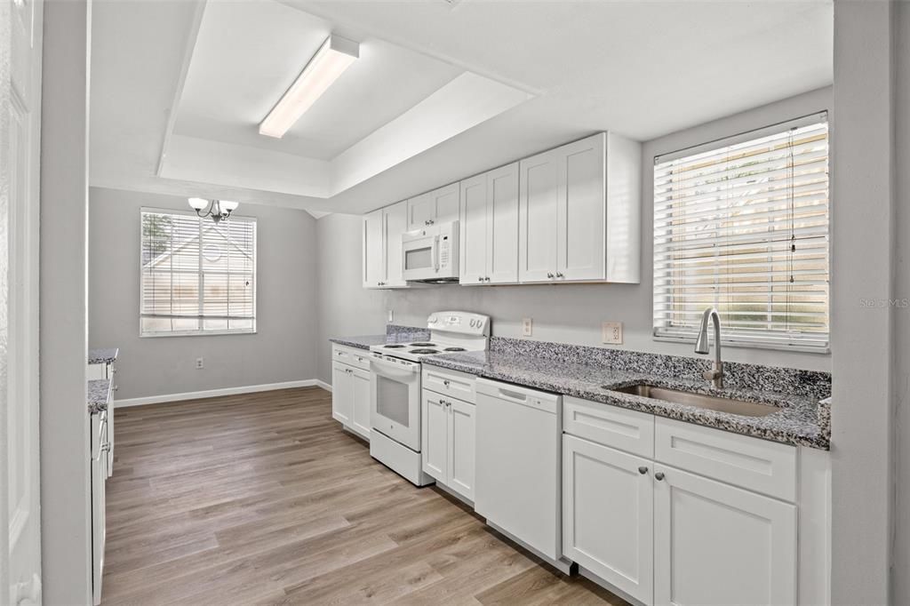 На продажу: $275,000 (3 спален, 2 ванн, 1534 Квадратных фут)