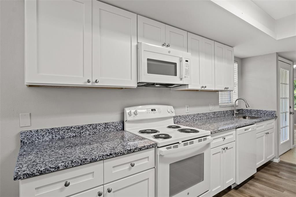 На продажу: $275,000 (3 спален, 2 ванн, 1534 Квадратных фут)