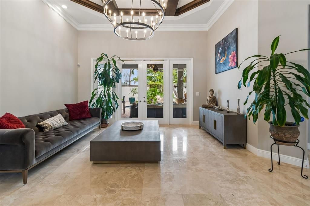 Activo con contrato: $1,225,000 (4 camas, 3 baños, 3719 Pies cuadrados)