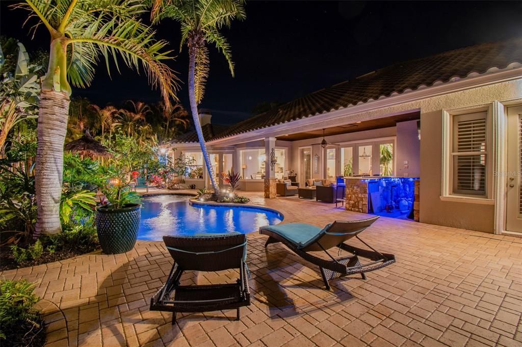 Activo con contrato: $1,225,000 (4 camas, 3 baños, 3719 Pies cuadrados)