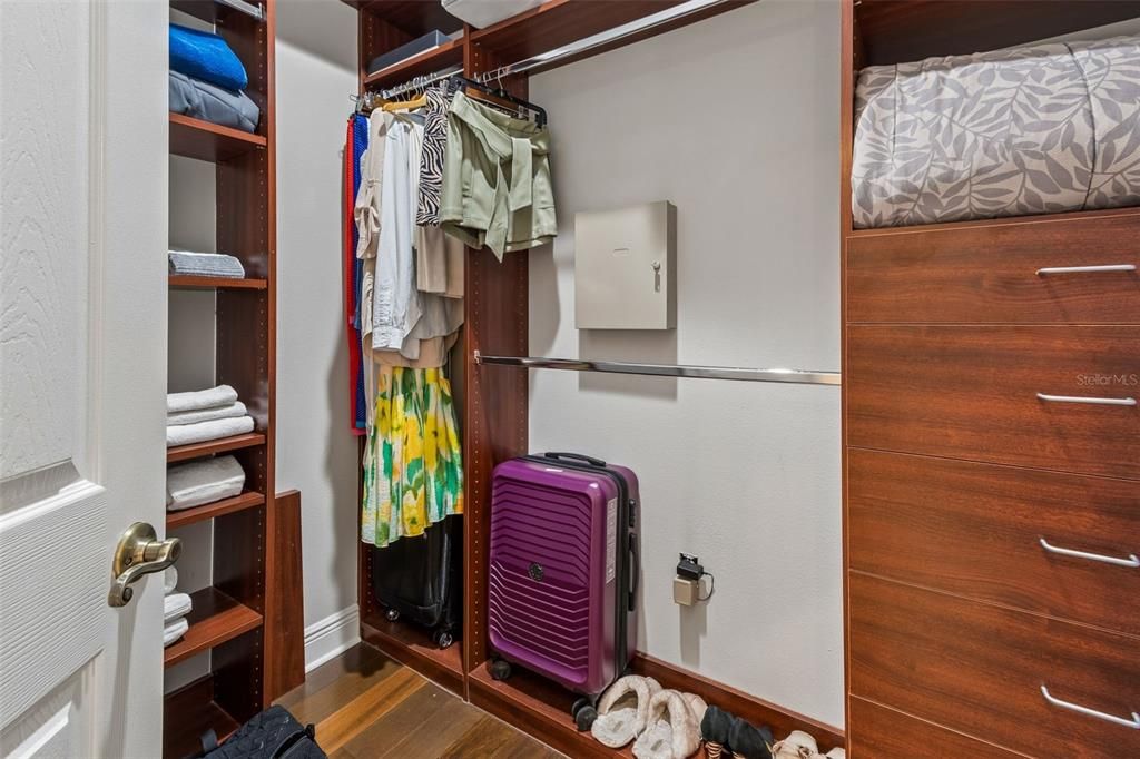 Activo con contrato: $1,225,000 (4 camas, 3 baños, 3719 Pies cuadrados)