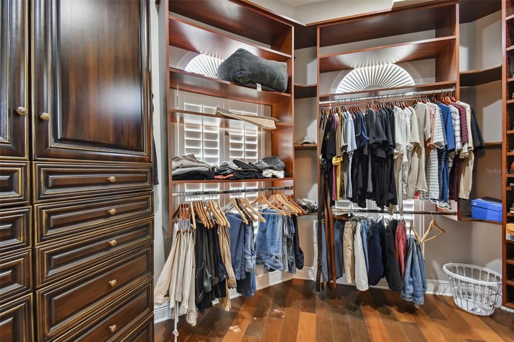 Activo con contrato: $1,225,000 (4 camas, 3 baños, 3719 Pies cuadrados)
