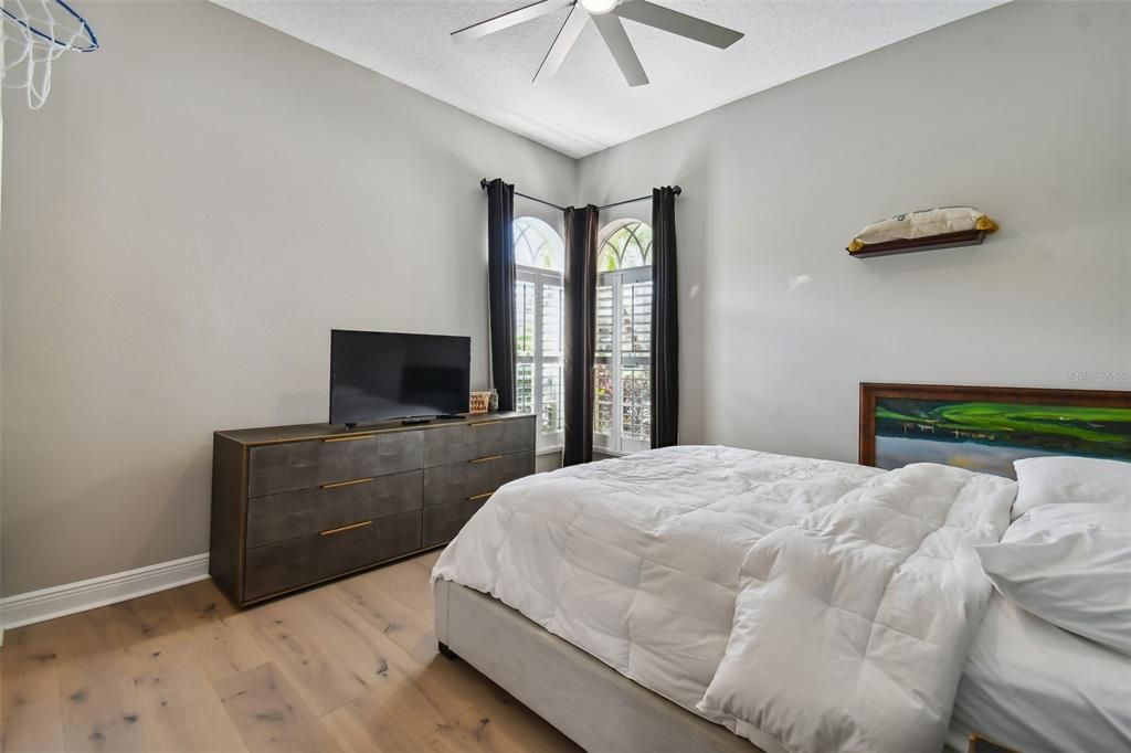 Activo con contrato: $1,225,000 (4 camas, 3 baños, 3719 Pies cuadrados)