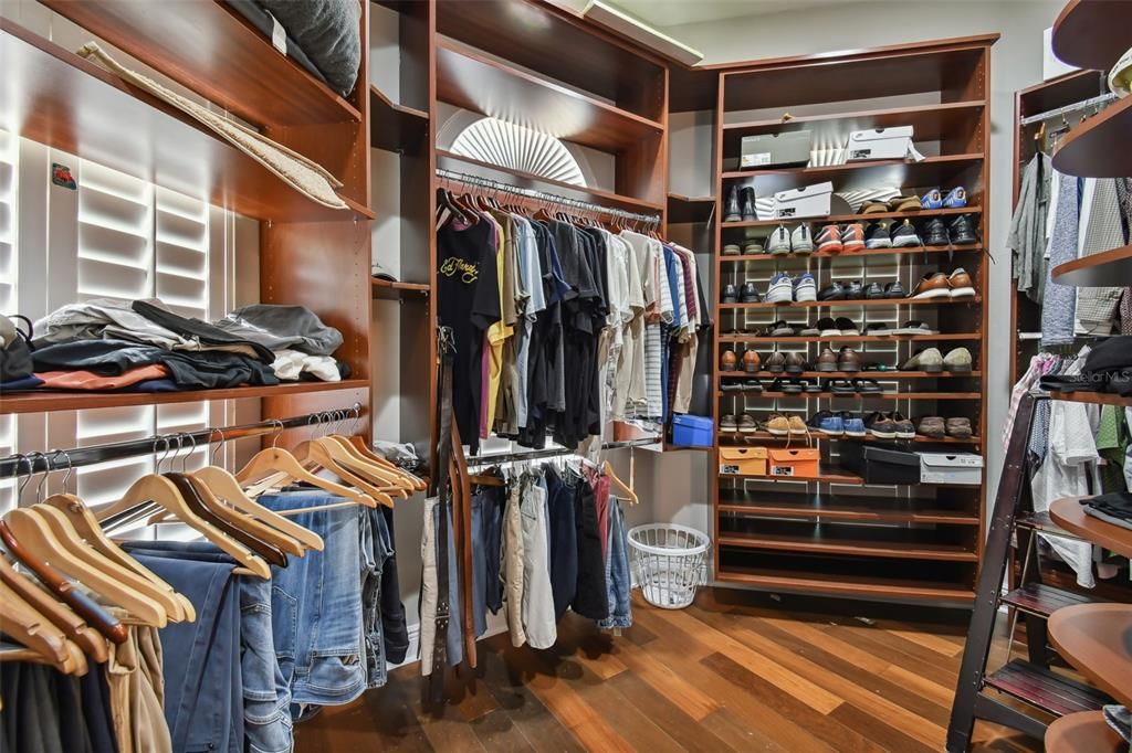 Activo con contrato: $1,225,000 (4 camas, 3 baños, 3719 Pies cuadrados)
