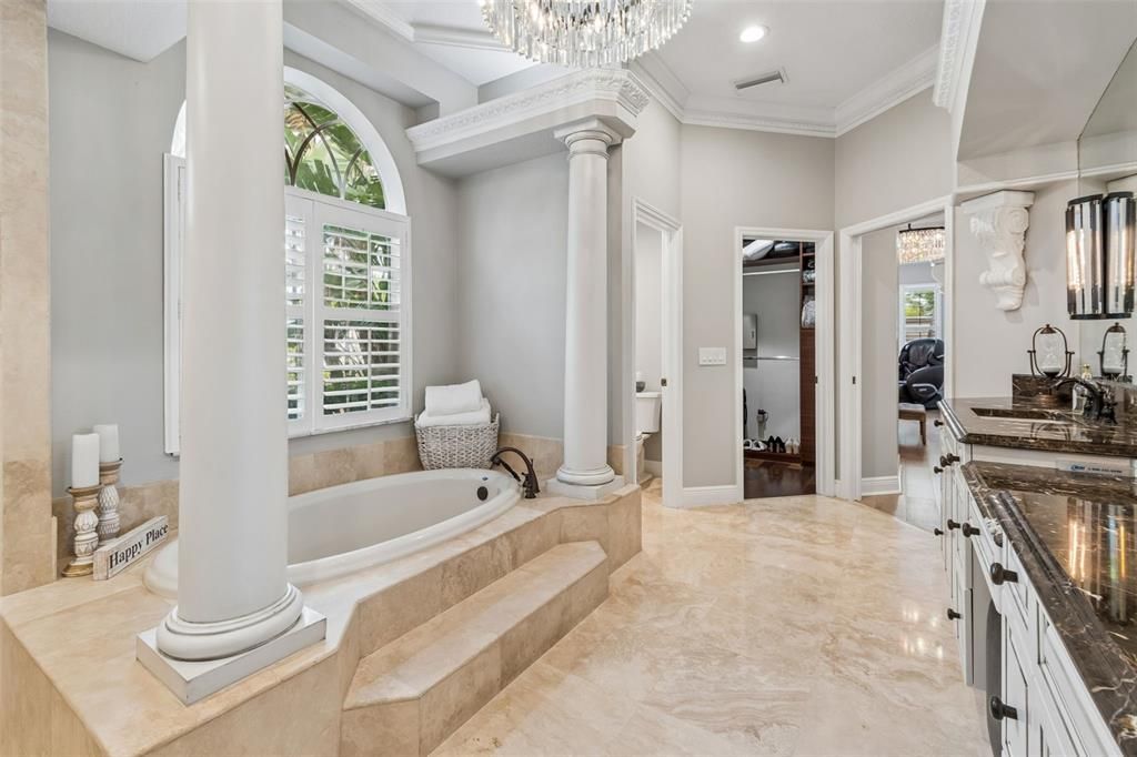 Activo con contrato: $1,225,000 (4 camas, 3 baños, 3719 Pies cuadrados)