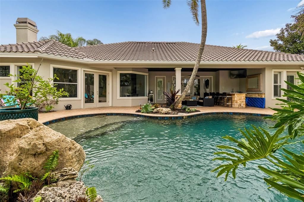 Activo con contrato: $1,225,000 (4 camas, 3 baños, 3719 Pies cuadrados)