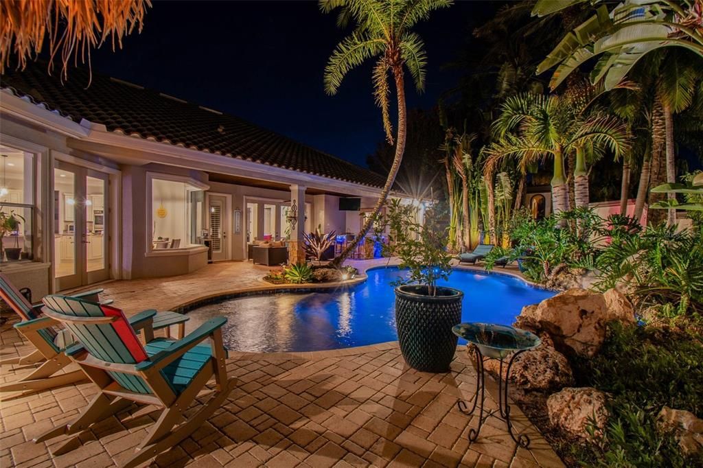 Activo con contrato: $1,225,000 (4 camas, 3 baños, 3719 Pies cuadrados)