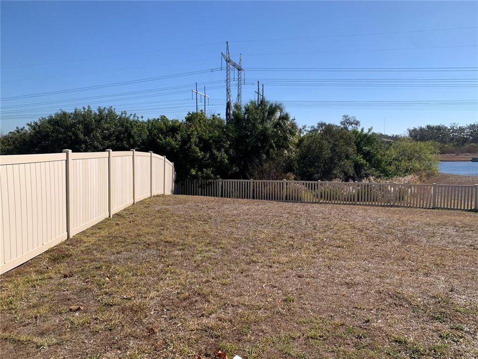 Activo con contrato: $229,000 (4 camas, 2 baños, 1841 Pies cuadrados)