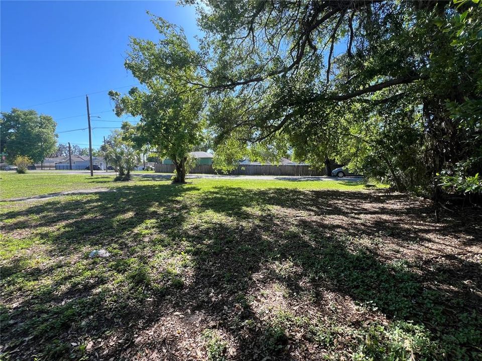 На продажу: $99,000 (0.13 acres)