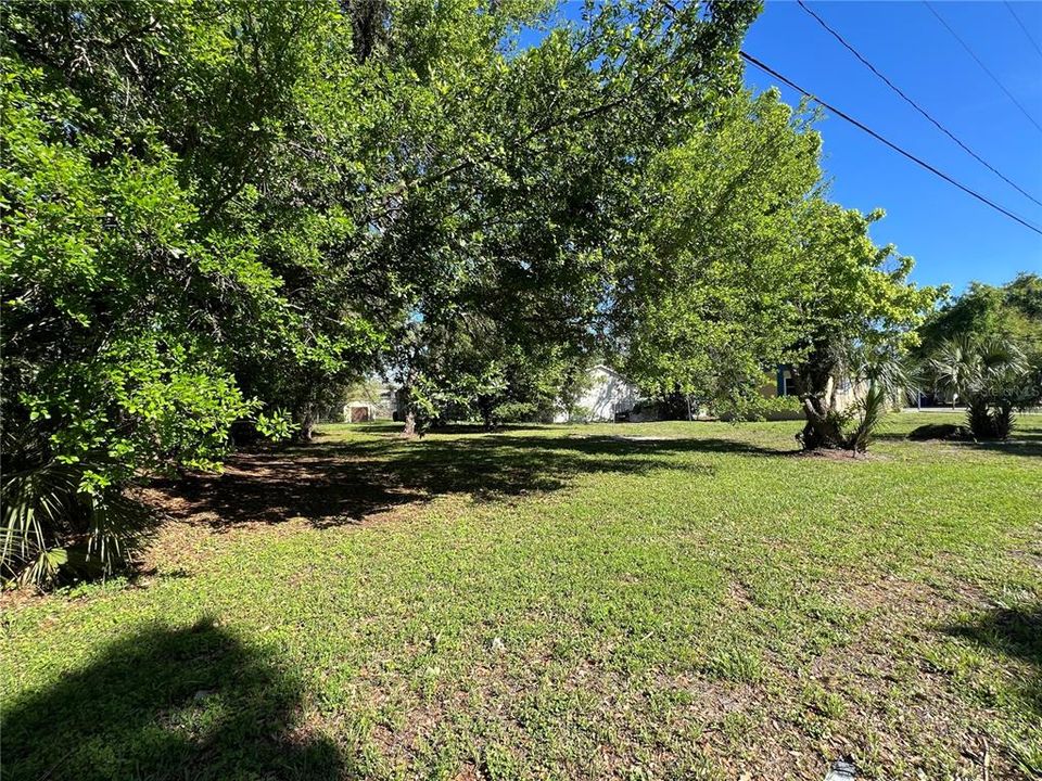 На продажу: $99,000 (0.13 acres)