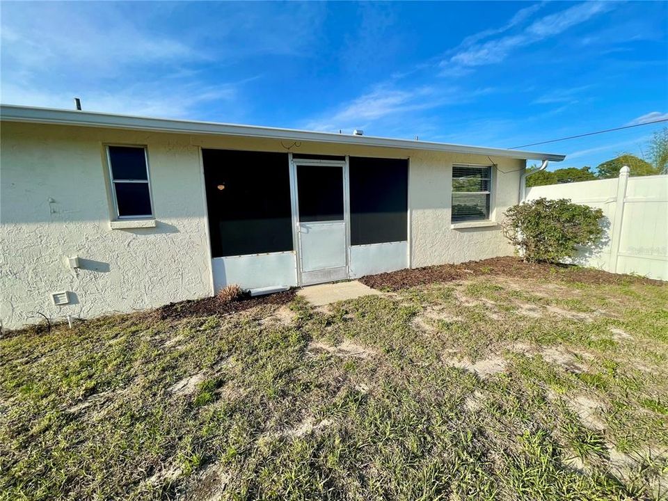 For Rent: $1,650 (2 beds, 1 baths, 882 Square Feet)