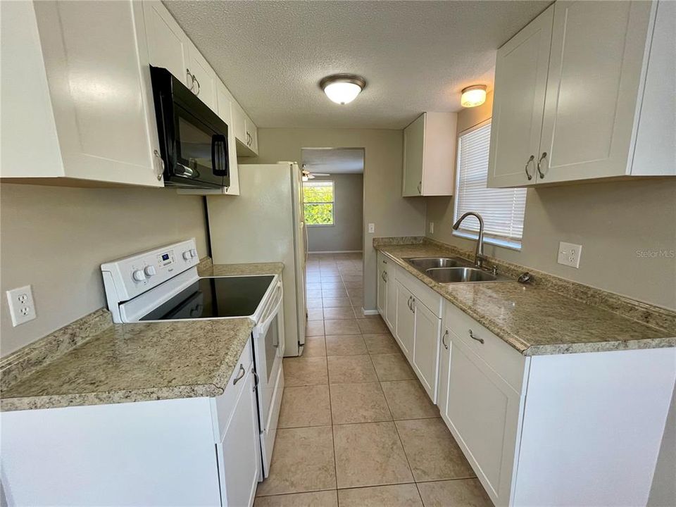 For Rent: $1,650 (2 beds, 1 baths, 882 Square Feet)