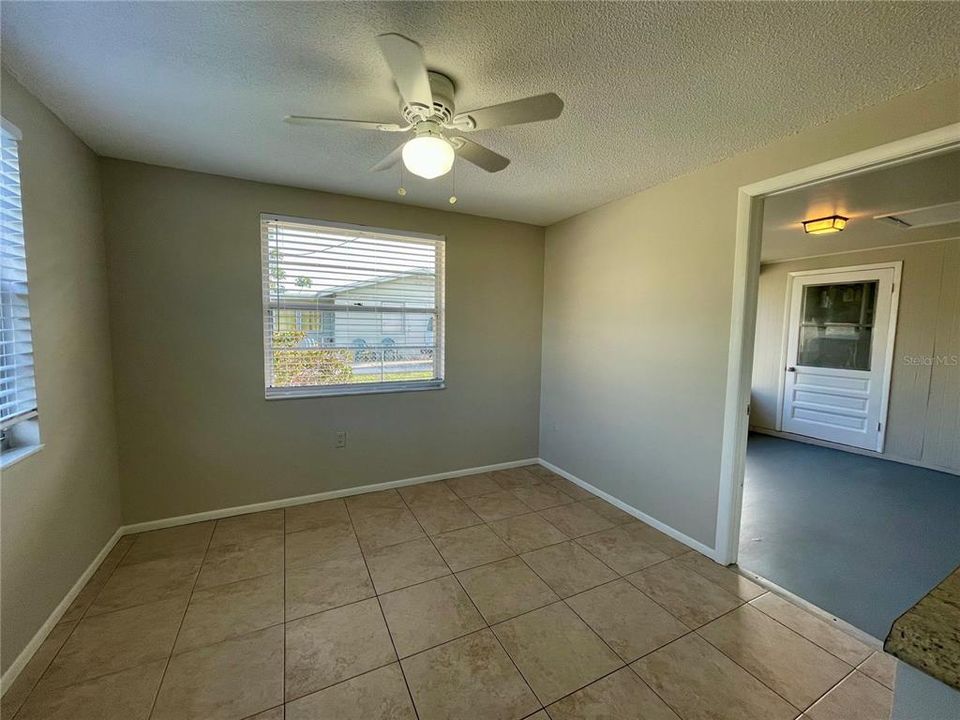 For Rent: $1,650 (2 beds, 1 baths, 882 Square Feet)