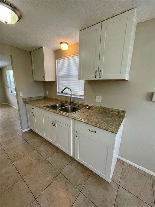 For Rent: $1,650 (2 beds, 1 baths, 882 Square Feet)