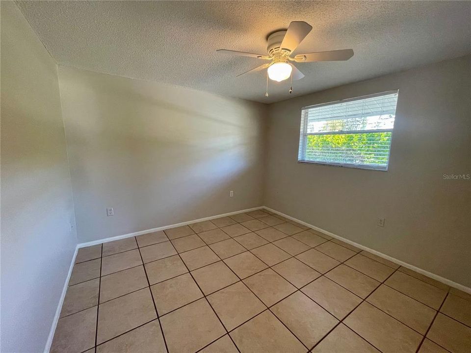 For Rent: $1,650 (2 beds, 1 baths, 882 Square Feet)