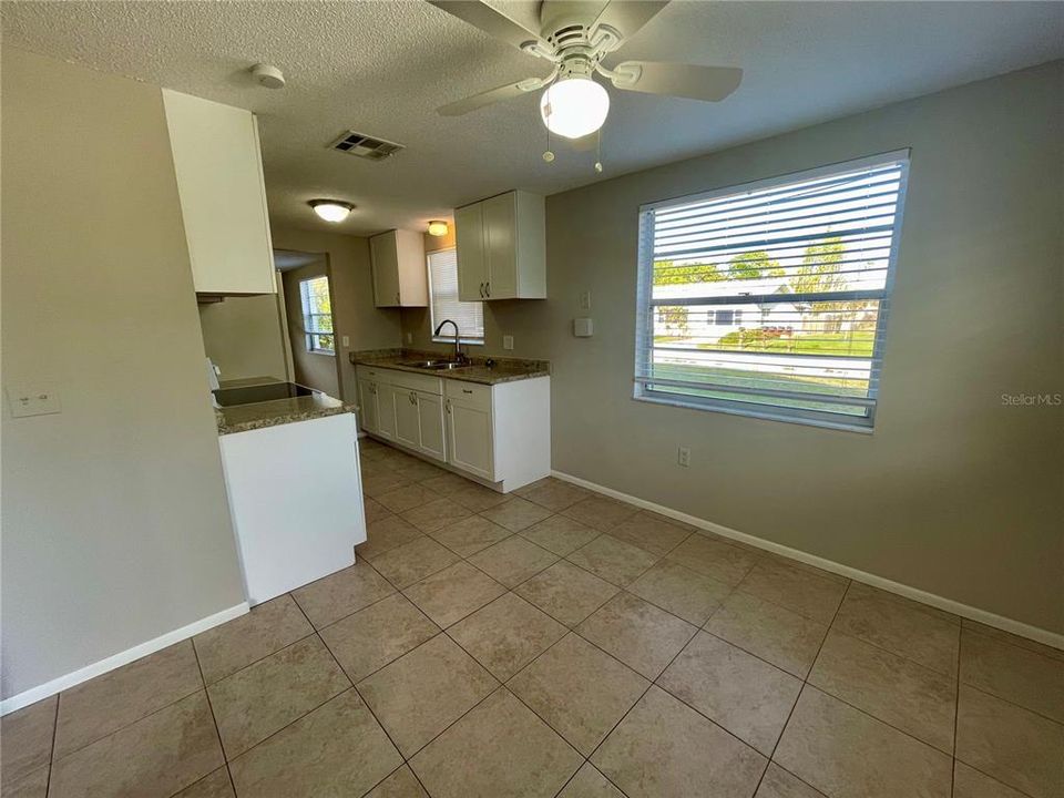 For Rent: $1,650 (2 beds, 1 baths, 882 Square Feet)