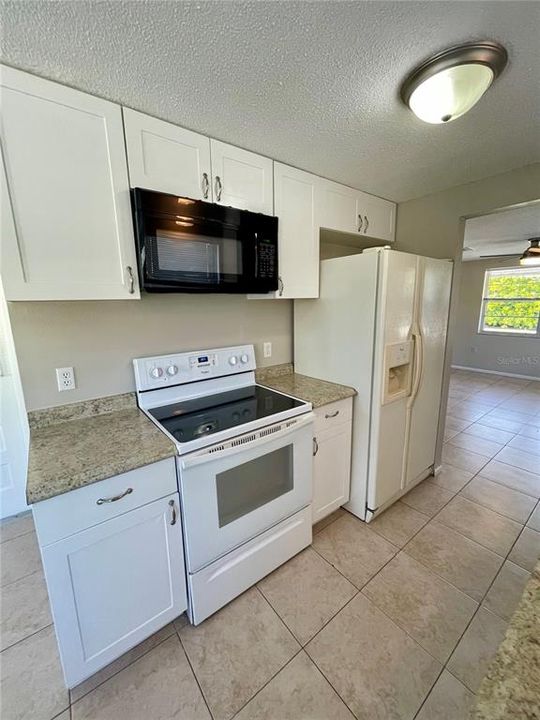 For Rent: $1,650 (2 beds, 1 baths, 882 Square Feet)