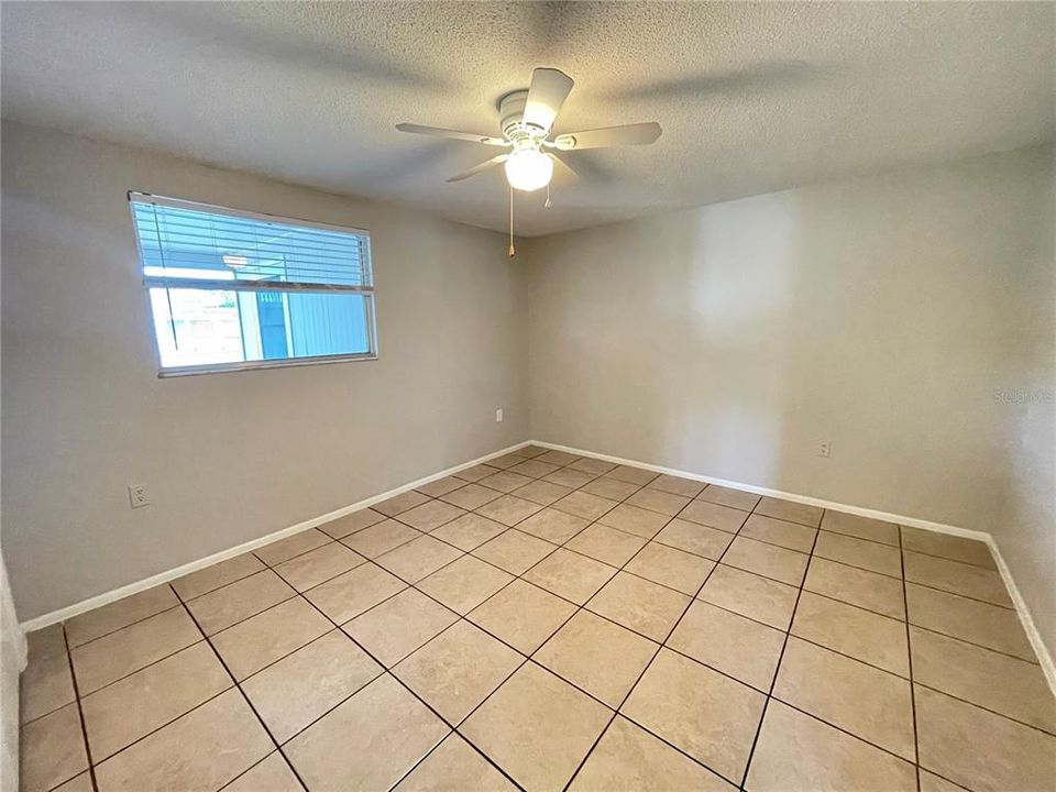 For Rent: $1,650 (2 beds, 1 baths, 882 Square Feet)