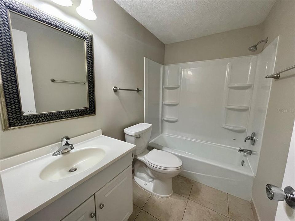 For Rent: $1,650 (2 beds, 1 baths, 882 Square Feet)