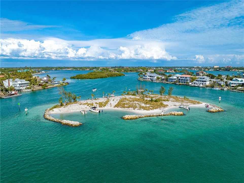 For Rent: $1,650 (2 beds, 1 baths, 882 Square Feet)