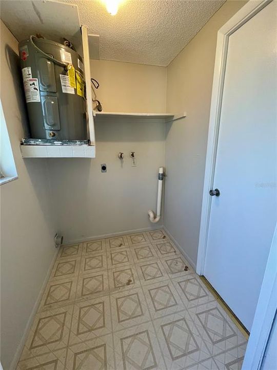 For Rent: $1,650 (2 beds, 1 baths, 882 Square Feet)