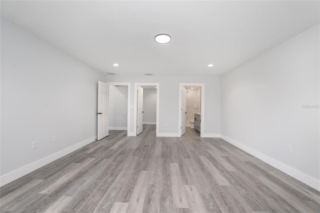For Sale: $269,999 (3 beds, 2 baths, 1576 Square Feet)