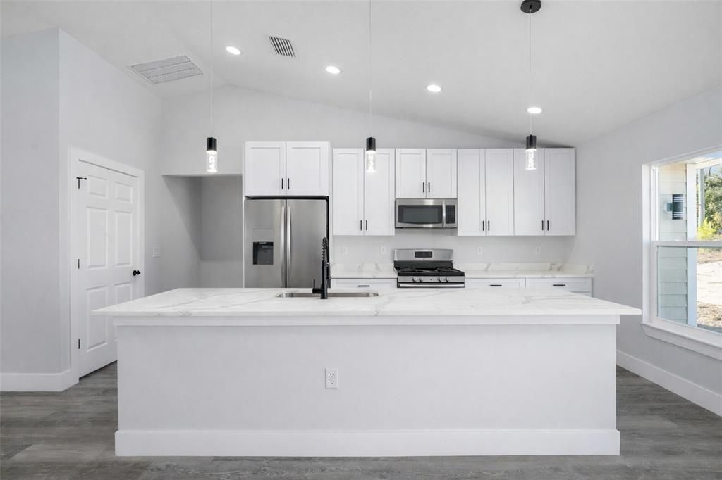 For Sale: $269,999 (3 beds, 2 baths, 1576 Square Feet)