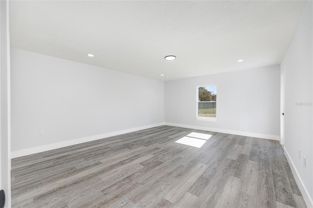 For Sale: $269,999 (3 beds, 2 baths, 1576 Square Feet)